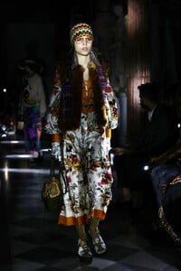 1101818871_GucciCruise2020RunwayEP2rRGgxkvjx.thumb.jpg.9d55e892ba9e0315e7a62836a41cb55c.jpg