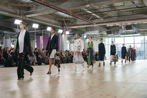 1109605902_tory-burch-atm-rf19-00553(1).thumb.jpg.5e01e6f46bd5d51a7001dac42c9a6d74.jpg