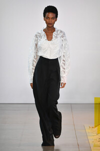 1111172341_NoonNoorRunwayFebruary2019NewYorkFashionjuqp7eA7Xrux.thumb.jpg.e65ea0a2d76388e39c205ae11d1f89a5.jpg
