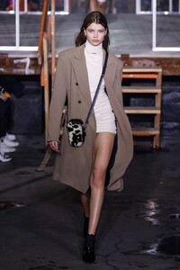 1116431969_JohnElliottRunwayFebruary2019NewYorkJws3LtduIlsx.thumb.jpg.68b7695cc88a603b27d0e9163bbe19c5.jpg