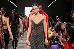 1127482238_LaquanSmithRunwayFebruary2019NewYork-0qcDgr0vZkx.thumb.jpg.b640c0b1b1d06c196702f67b90296f16.jpg