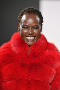 1139374310_LaquanSmithRunwayFebruary2019NewYorkrIKI7KAlaXSx.thumb.jpg.4b85b224213864d9f248c76604cc523c.jpg