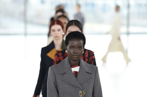 1140406614_ToryBurchFallWinter2019FashionShowRunwayuJsmhRhrLo1x.thumb.jpg.2c96e258929008f9403915e4071a3cb0.jpg
