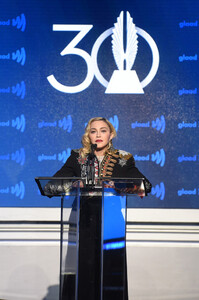 1143109559_Madonna30thAnnualGLAADMediaAwardsNewrjLV8HdTOVsx.thumb.jpg.3fb2be770c9ccedf79d51121cc6609f6.jpg