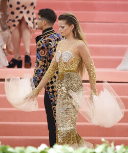 Abbey+Lee+Kershaw+2019+Met+Gala+Celebrating+srhRzXcGu80x.jpg