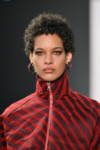 1146389102_LaquanSmithRunwayFebruary2019NewYorkFlSZ-9IErGbx.thumb.jpg.2668f7a558c635ce82ed63145839a715.jpg