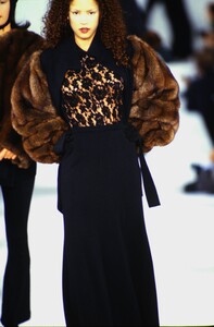 1152309144_isaac-mizrahi-fw-1993(28).thumb.jpg.1d9ac8d8b5fe1ed49162c9d6678261e2.jpg