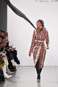 1158681047_LaquanSmithRunwayFebruary2019NewYorkBe2JDXOiM2px.thumb.jpg.9948490577d3cb6d75e847a491acd67b.jpg