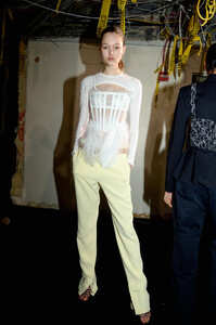 1160418628_DionLeeBackstageFebruary2019NewYorkdqMpKIvOSuZx.thumb.jpg.dcad028073f18d1c1f1cc083550786dc.jpg