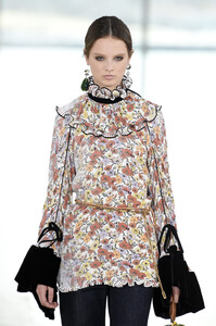1164030711_ToryBurchFallWinter2019FashionShowRunwayIOhFY5DddlCx.thumb.jpg.629a6e24fc10f87b4855acfc1c00ac03.jpg