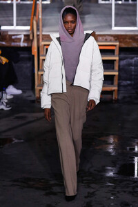 1165852233_JohnElliottRunwayFebruary2019NewYorkOiFyAkWW_J8x.thumb.jpg.c8f8784248fc9a899b9f54dc09778522.jpg
