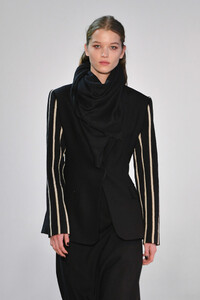 1190354520_NoonNoorRunwayFebruary2019NewYorkFashiononM5Q27LQHQx.thumb.jpg.7dc07203d8710bf654b550206a9ae851.jpg
