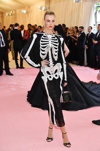 [1147421222] The 2019 Met Gala Celebrating Camp - Notes on Fashion - Arrivals.jpg