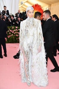 Gigi-Hadid-Michael-Kors-Met-Gala-2019 (1).jpg