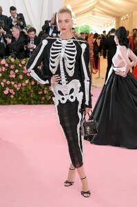 [1147411486] The 2019 Met Gala Celebrating Camp - Notes on Fashion - Arrivals.jpg