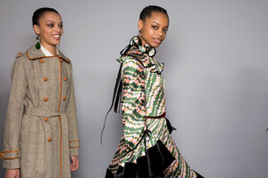 1218682710_tory-burch-bks-g-rf19-5414(1).thumb.jpg.14522e82901a4451ef6579175443fc28.jpg