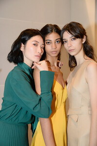 1229493980_NoonNoorBackstageFebruary2019NewYork-AAoOQXr-BQx(1).thumb.jpg.771f238171b40c48c2112b6fedbef822.jpg
