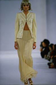 1237717163_carolina-herrera-ss-1996(3).thumb.jpg.840e08a74575260bdf7fe5c62047e086.jpg