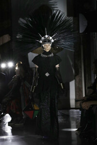 1262279056_GucciCruise2020RunwaymB85ya_KfCdx.thumb.jpg.f73eed02cf3a706f58e76cc87a895d96.jpg