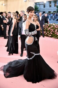 [1147427915] The 2019 Met Gala Celebrating Camp - Notes on Fashion - Arrivals.jpg