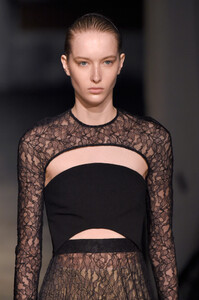 1279012758_DionLeeRunwayFebruary2019NewYorkFashionmFh0qYlpugHx.thumb.jpg.90fe6e14b0275843bd6ac540fdf23185.jpg