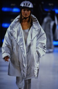1287480537_norma-kamali-fw-1994(16).thumb.jpg.f17ccfc858982e2522443308150d2cc3.jpg