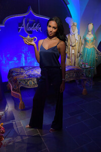 1289931307_JasmineTookesDisneyLiveActionAladdin3_RL4REW1Hzx.thumb.jpg.610fda64f864c53175d015bcef9786a1.jpg