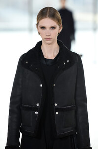1290741377_ToryBurchFallWinter2019FashionShowRunwayV120u2JuMQNx.thumb.jpg.e7611a7127738976566f7e078f55a03d.jpg