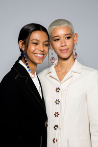 1299688862_tory-burch-bks-g-rf19-5110(1).thumb.jpg.7cf796e0739298179f8e6a36fe36f4de.jpg