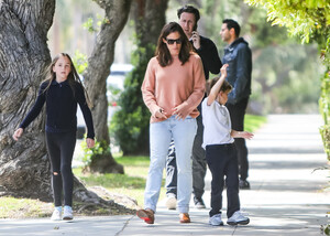 Jennifer+Garner+out+and+about+IRnDHhzdLSnx.jpg