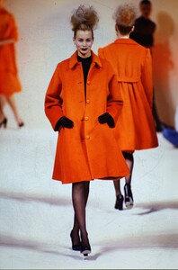 1309450508_betty-jackson-fw-1997(3).thumb.jpg.6542ab703fe8c0a4e837f8a1771b9159.jpg