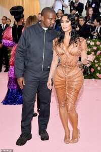 13175494-6999687-Goddess_Kim_added_to_the_reporter_that_it_s_the_first_time_he_de-a-2_1557190354142.thumb.jpg.ee3eae2a2bfebfce1331af8bd3d06a09.jpg
