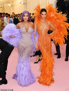 13176618-6999947-Strike_a_pose_Sister_Kendall_Jenner_donned_a_bright_orange_feath-m-133_1557196787647.thumb.jpg.d7eb2386de00e30e3989f65a24cd453a.jpg