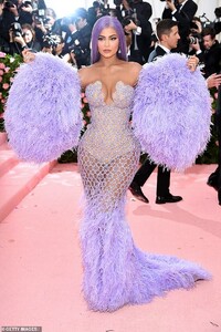 13177068-6999777-Shades_of_lavender_Kylie_Jenner_arrived_to_the_2019_Met_Gala_in_-a-83_1557191681475.jpg