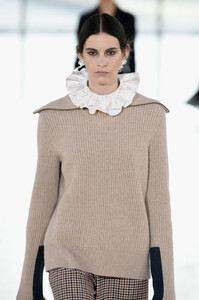 1338838345_ToryBurchFallWinter2019FashionShowRunwaycc4mNpCSvwAx.thumb.jpg.78ad14d67e34a23f3dae96c0c2d53b6c.jpg