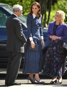 13485570-7027729-Kate_wore_the_polka_dot_dress_with_a_pair_of_blue_suede_heels_an-a-39_1557855501196.jpg
