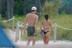13504210-7029993-Congrats_And_when_she_landed_the_job_with_the_magazine_her_mothe-a-22_1557879976821.jpg