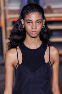 1351635194_JohnElliottRunwayFebruary2019NewYorkW8FpVwSRnfUx.thumb.jpg.0bd30b453f0982a114a522e6ec49db39.jpg
