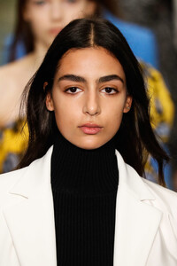 1368129492_CarolinaHerreraRunwayFebruary2019New3D9aIOxhrFOx.thumb.jpg.a1d402c2a4ea928cb9e7ee60c1e8f1ed.jpg