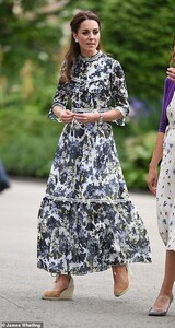 13727482-7050041-In_full_bloom_The_Duchess_of_Cambridge_couldn_t_have_dressed_mor-a-124_1558372175646.jpg