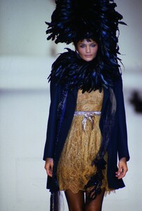 1372886112_blumarine-fw-1994(1).thumb.jpg.4fd3dcd7c9c06edaea9d01ffc33e829c.jpg