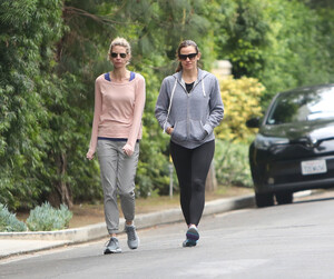 Jennifer+Garner+out+and+about+0E-5x9KUgqgx.jpg