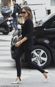 13761080-7053641-image-m-92_1558441227463.thumb.jpg.1e2285baf0f79f6be4acdd77e0cc2eb0.jpg