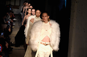 1382884607_DionLeeRunwayFebruary2019NewYorkFashion2r6ymdBE1S3x.thumb.jpg.976febee6efdcfce1557105c8c9636f4.jpg