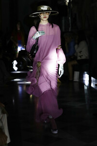 1391763920_GucciCruise2020RunwaykcXVjxqA9ybx.thumb.jpg.ed33d711073658bba131b482e68ac1be.jpg