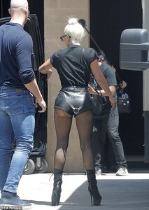 13928158-7068601-Booty_Never_to_be_outdone_Gaga_s_tiny_leather_shorts_revealed_a_-a-5_1558756683020.jpg