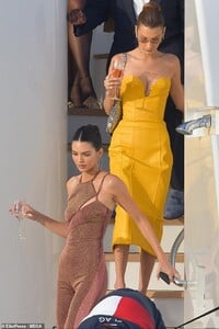 13957968-7070717-Chic_Bella_modelling_a_plunging_mustard_yellow_pencil_dress_and_-m-181_1558820140172.jpg