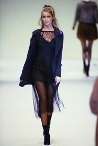 1403822121_blumarine-fw-1994(18).thumb.jpg.8f92f51771db71baaa261663b7a4e81a.jpg