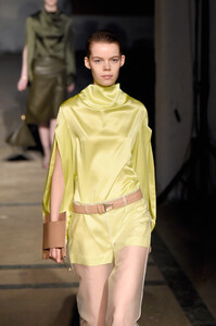1406549449_DionLeeRunwayFebruary2019NewYorkFashionJg2b5PU5UXdx.thumb.jpg.fdad77dc194077747e743fa73db8af38.jpg