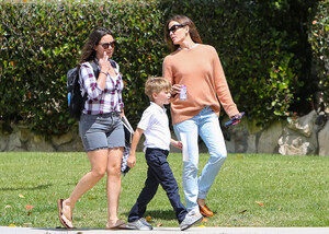 Jennifer+Garner+out+and+about+LmoYA3iJm9vx.jpg